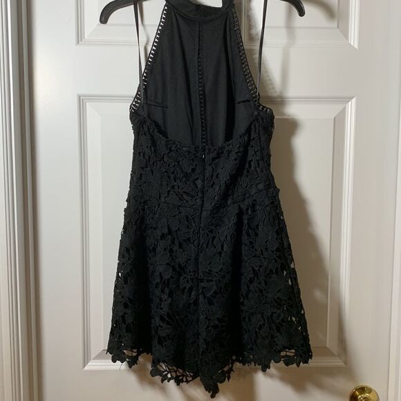 She + Sky Size Small lace open back romper - Picture 2 of 10